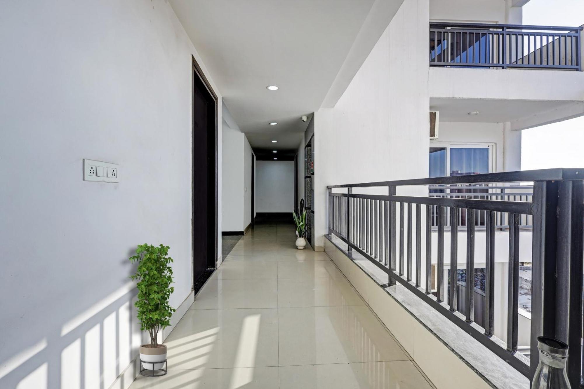 Super Townhouse Tipsyy Near Bestech Central Square Mall Γκουργκάον Εξωτερικό φωτογραφία