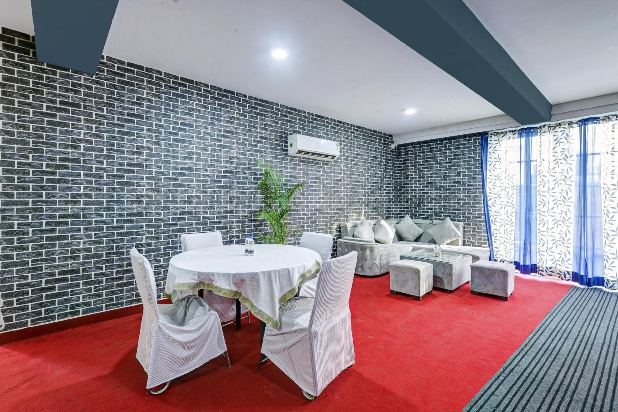 Super Townhouse Tipsyy Near Bestech Central Square Mall Γκουργκάον Εξωτερικό φωτογραφία