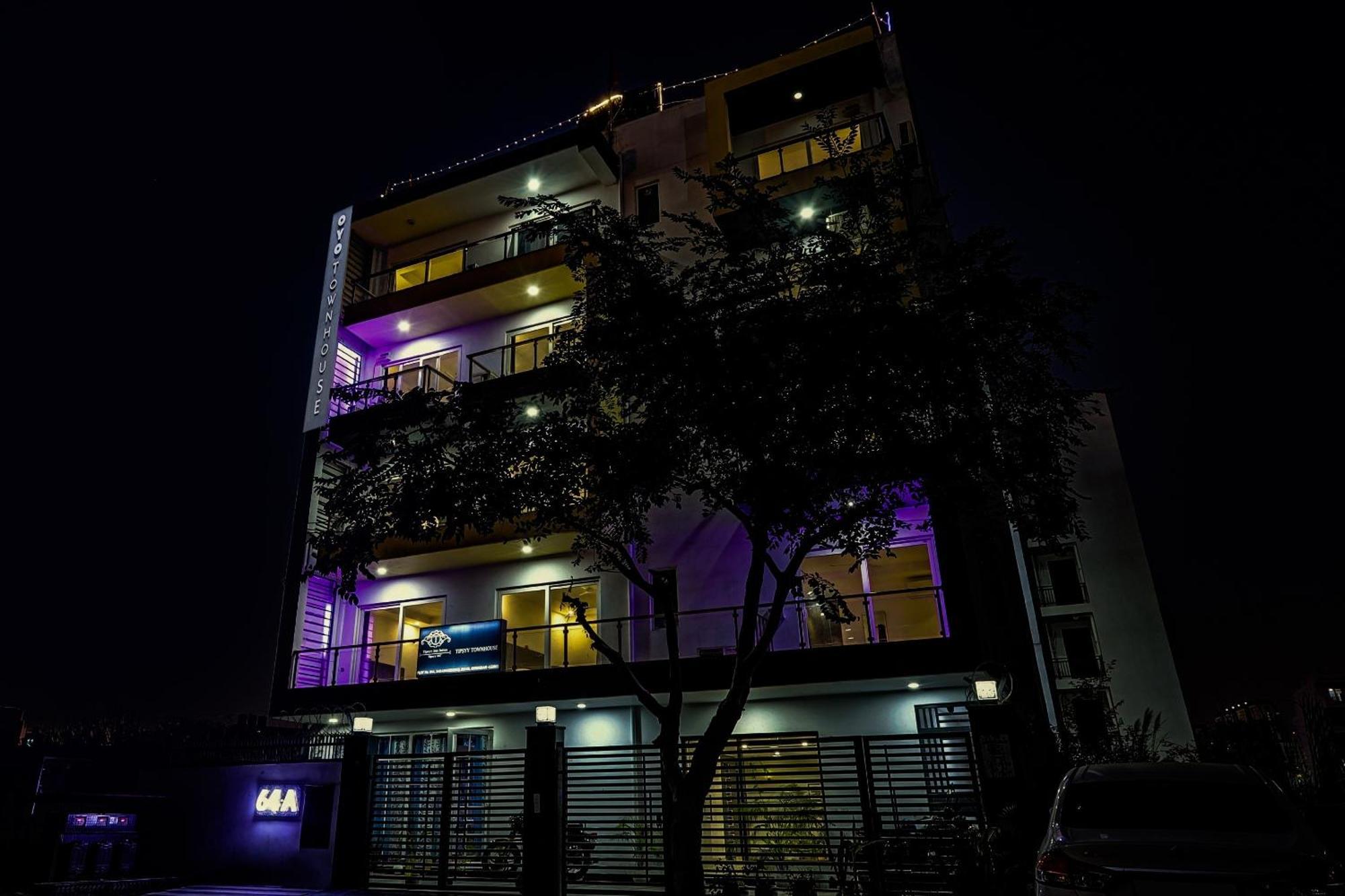 Super Townhouse Tipsyy Near Bestech Central Square Mall Γκουργκάον Εξωτερικό φωτογραφία