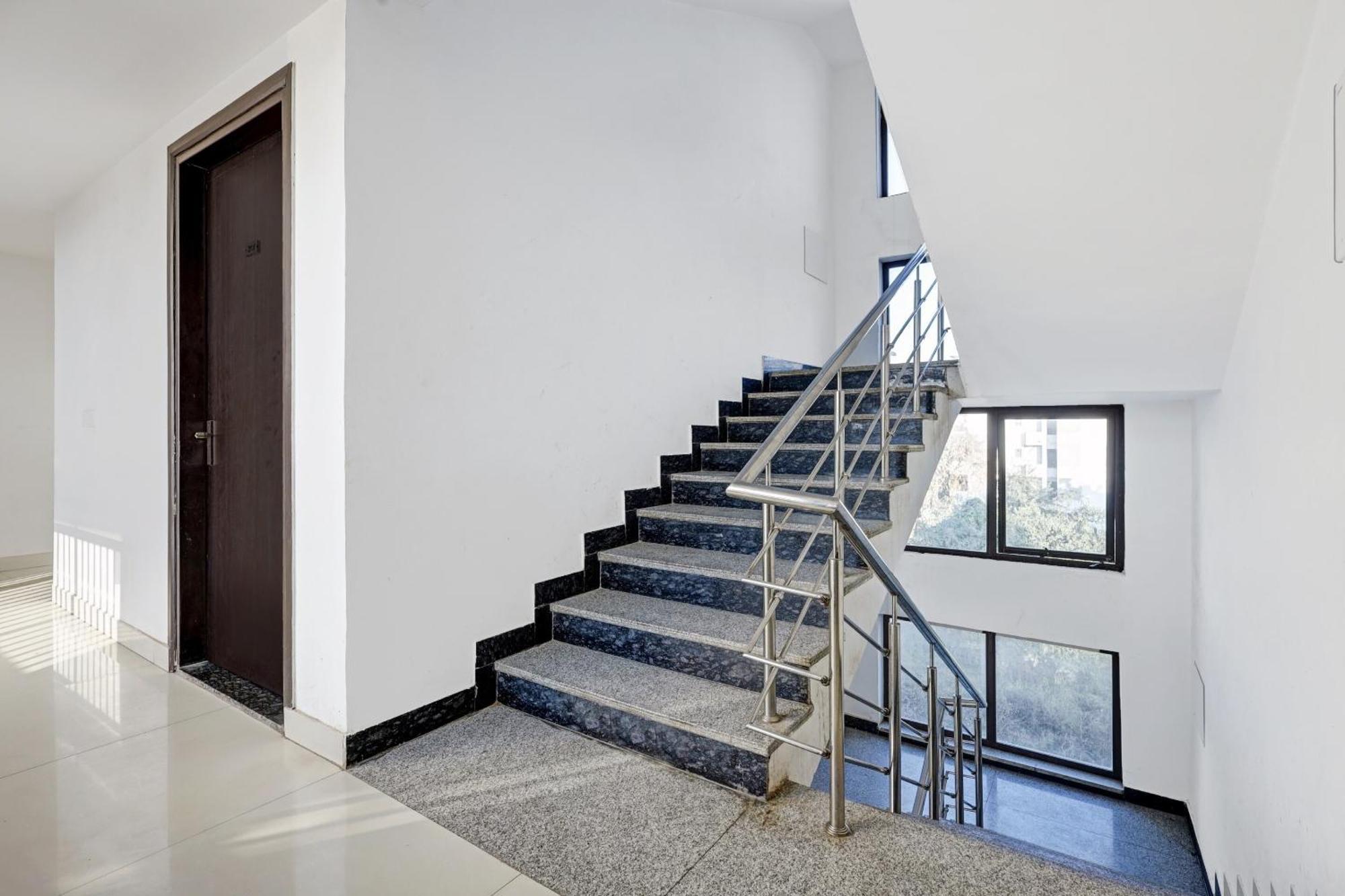 Super Townhouse Tipsyy Near Bestech Central Square Mall Γκουργκάον Εξωτερικό φωτογραφία