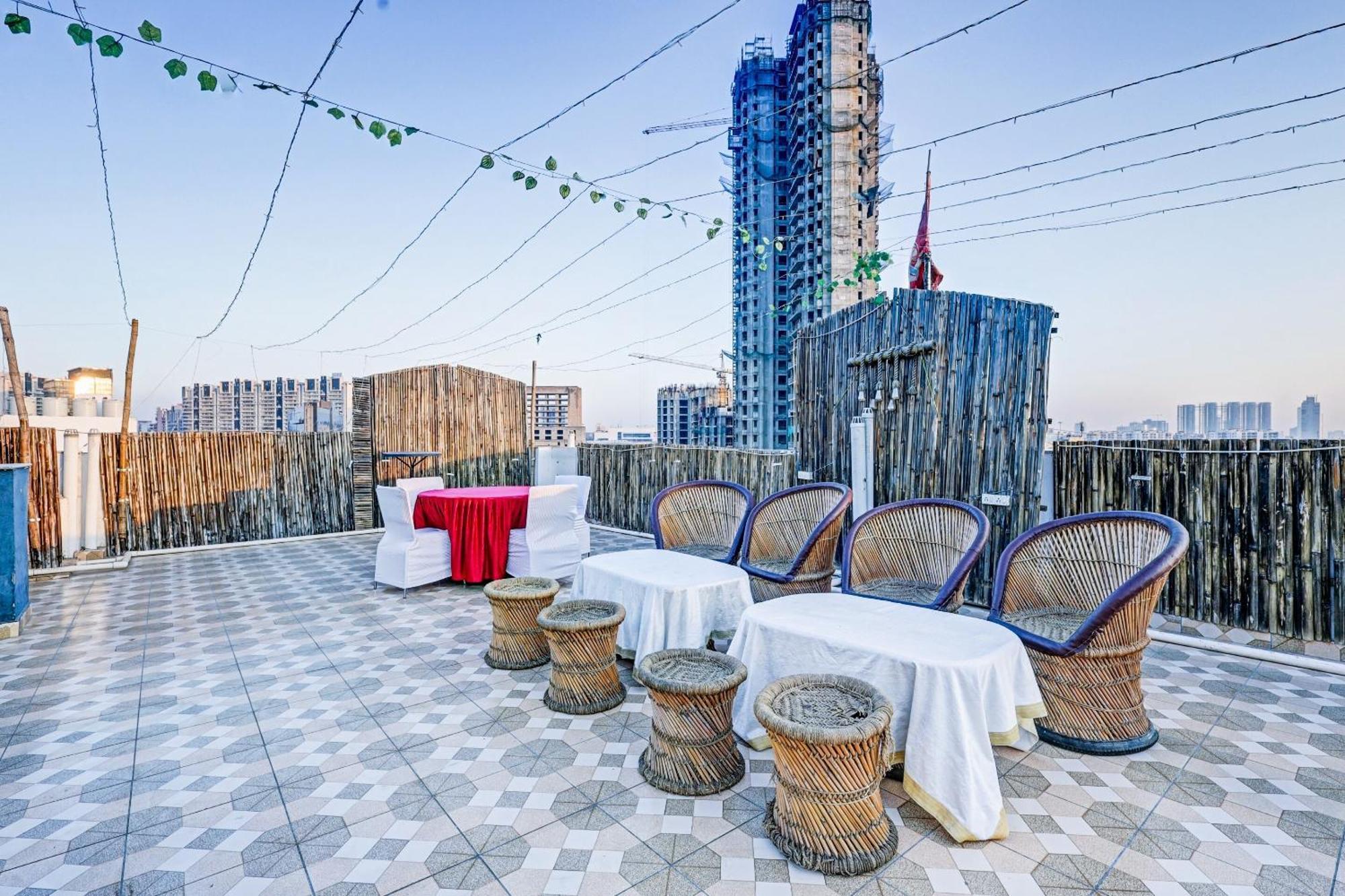 Super Townhouse Tipsyy Near Bestech Central Square Mall Γκουργκάον Εξωτερικό φωτογραφία